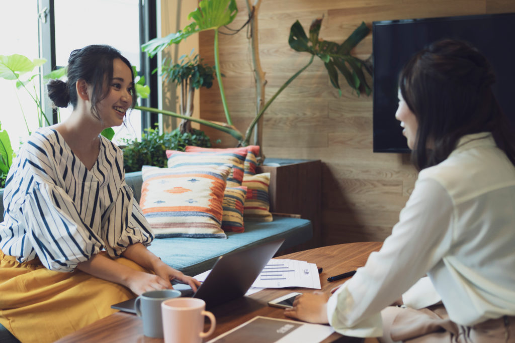 オフィスの若者