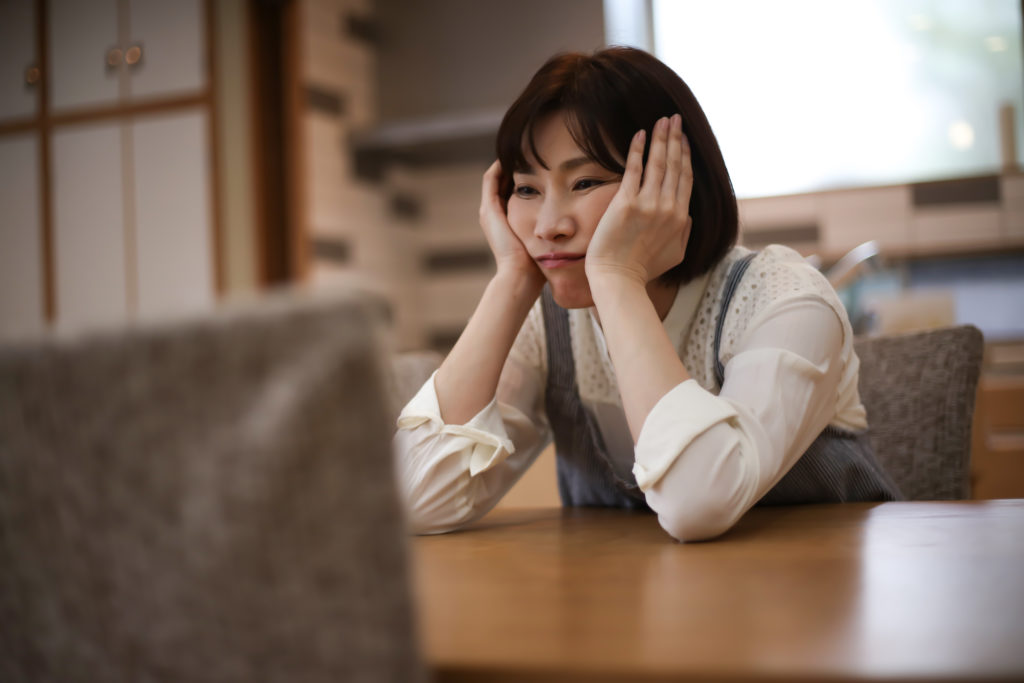 疲労を感じる女性